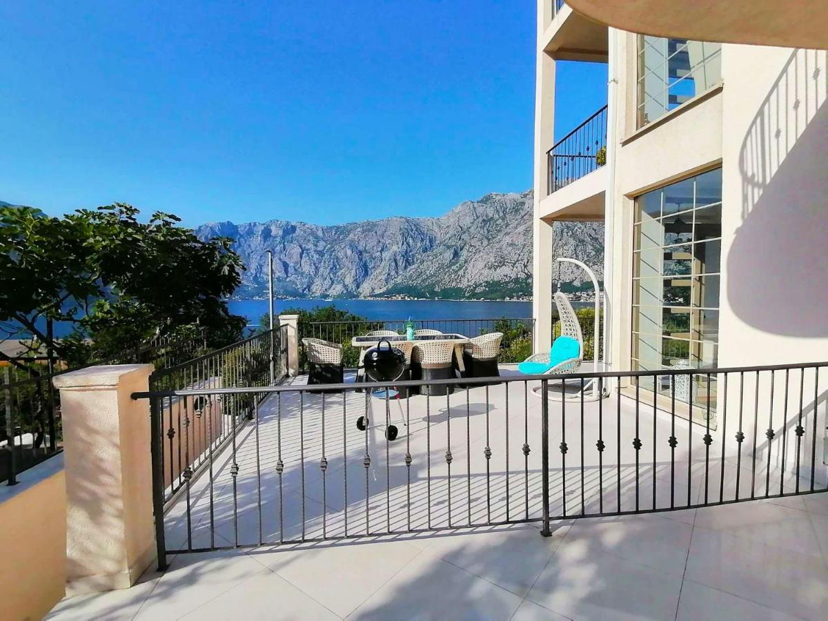 Blue Bay 2 Bedroom Apartment Prčanj Kültér fotó