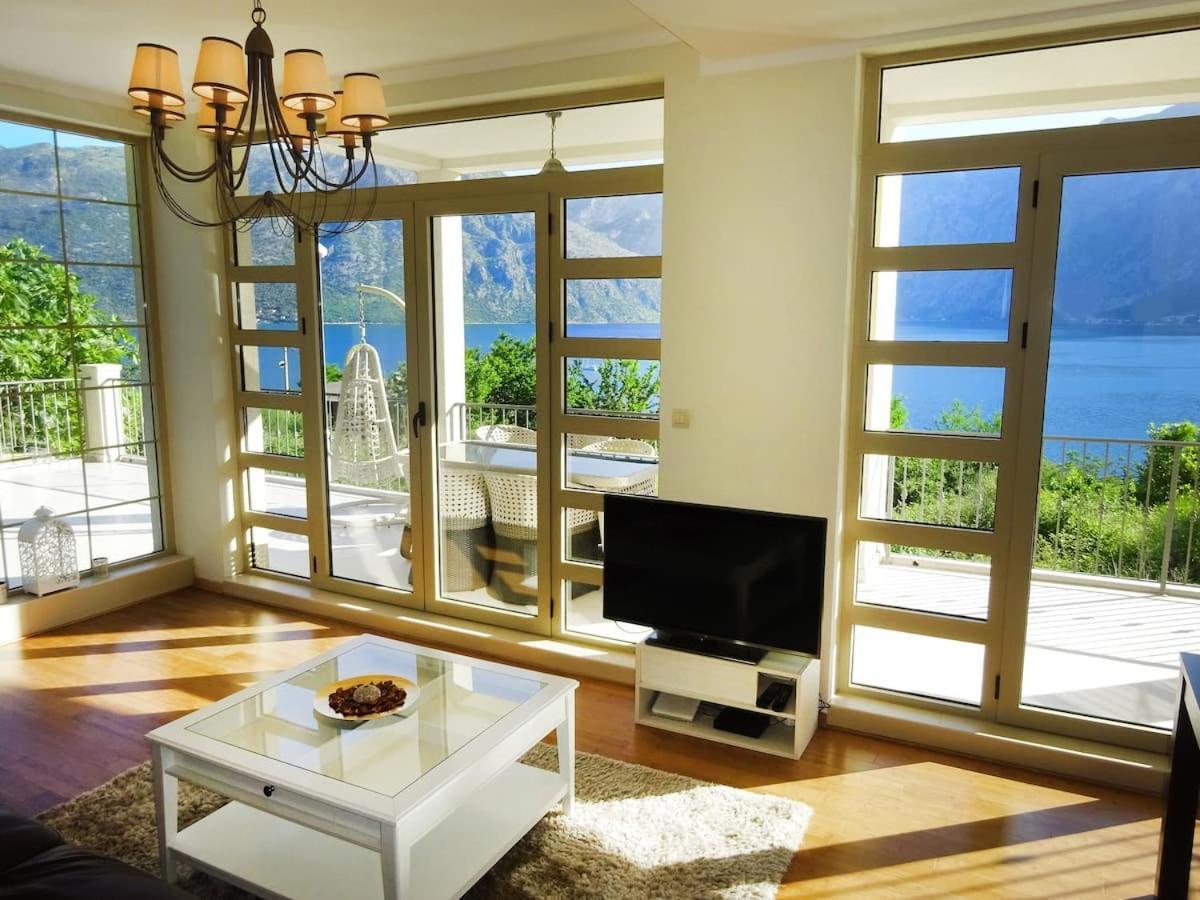 Blue Bay 2 Bedroom Apartment Prčanj Kültér fotó